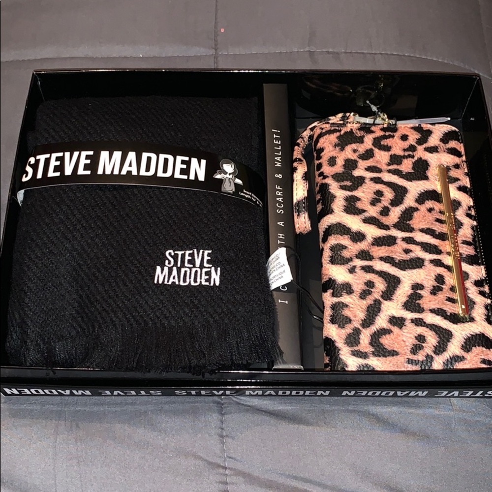BNWT STEVE MADDEN 2PC SET